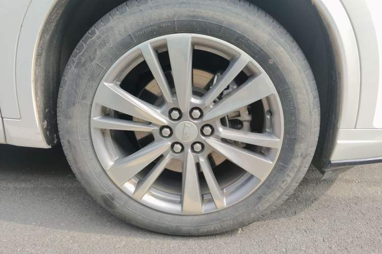 Used Cadillac XT6 2021 28T Six-Seater Four-Wheel-Drive Luxury Version Right Front Wheel Hub