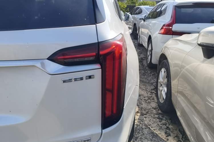 Used Cadillac XT6 2021 2.0T 7-Seater Two-Wheel-Drive Luxury Version Right Rear Taillight