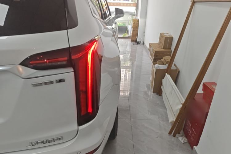 Used Cadillac XT6 2021 28T Six-Seater Four-Wheel-Drive Luxury Version Right Rear Taillight