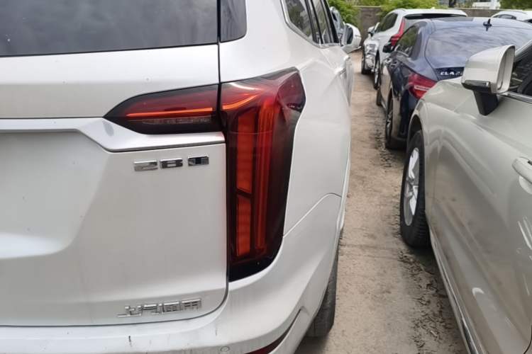 Used Cadillac XT6 2021 2.0T 7-Seater Two-Wheel-Drive Luxury Version Right Rear Taillight