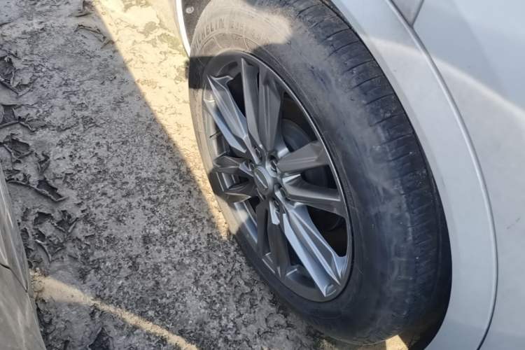 Used Cadillac XT6 2021 2.0T 7-Seater Two-Wheel-Drive Luxury Version Right Rear Wheel Hub