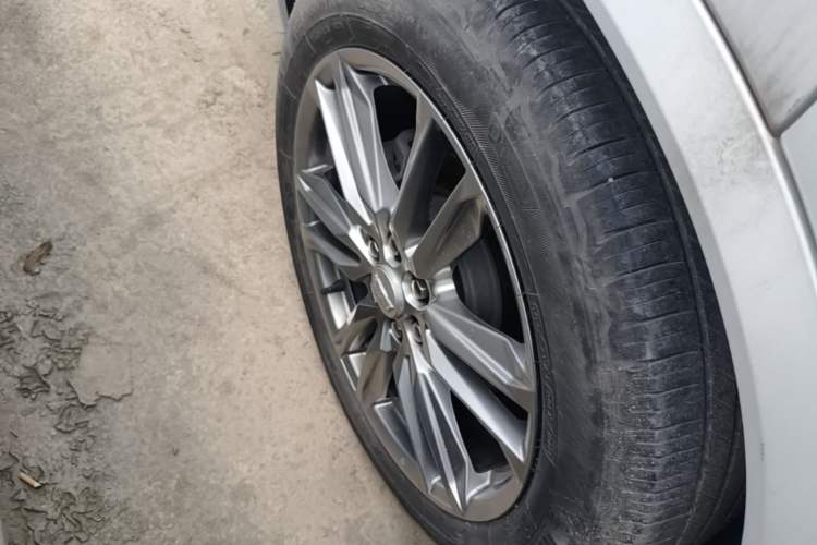 Used Cadillac XT6 2021 2.0T 7-Seater Two-Wheel-Drive Luxury Version Right Rear Wheel Hub