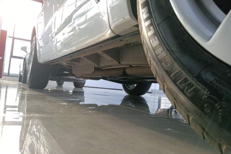 Used Cadillac XT6 2021 28T Six-Seater Four-Wheel-Drive Luxury Version Right Side Sill
