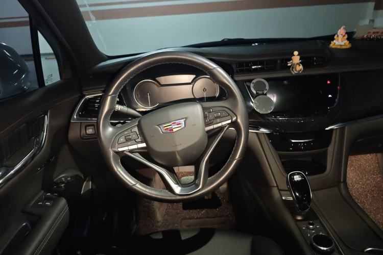 Used Cadillac XT6 2021 2.0T 6-Seater Two-Wheel Drive Luxury Version Steering Wheel