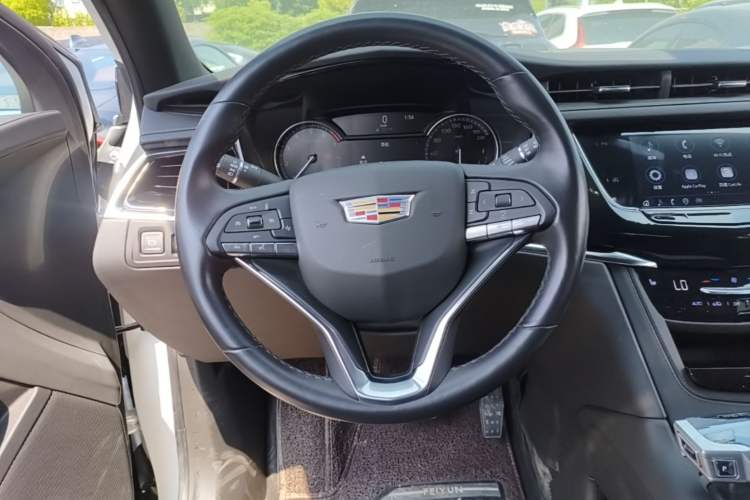 Used Cadillac XT6 2021 2.0T 7-Seater Two-Wheel-Drive Luxury Version Steering Wheel