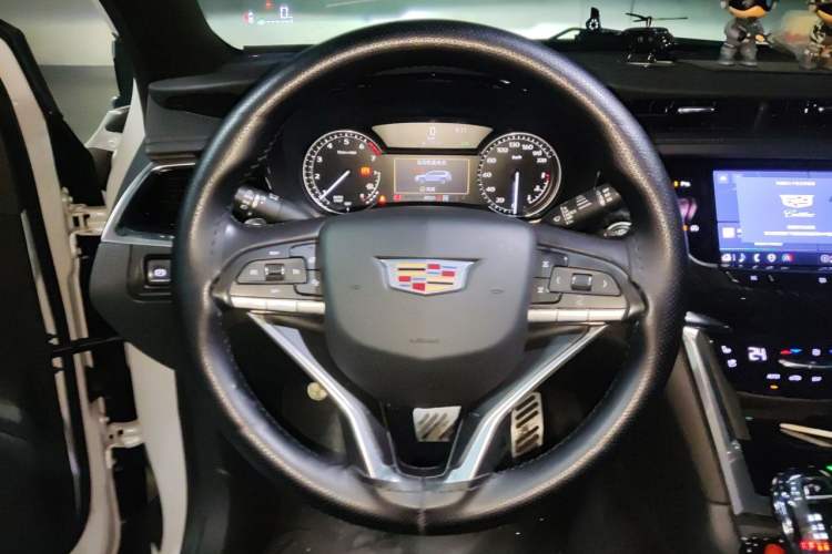 Used Cadillac XT6 2021 2.0T Six-Seater Four-Wheel-Drive Luxury Version Steering Wheel