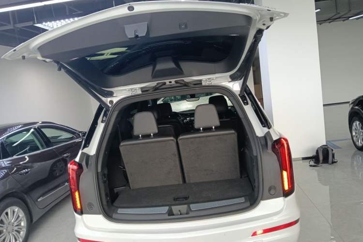 Used Cadillac XT6 2021 28T Six-Seater Four-Wheel-Drive Luxury Version Trunk
