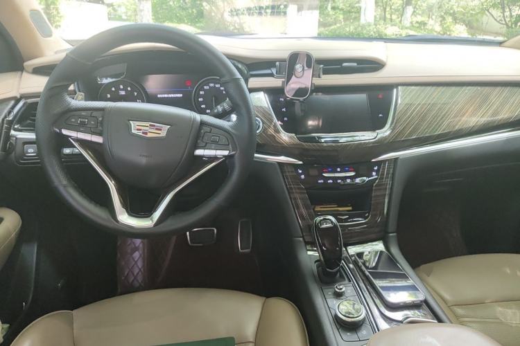 Used Cadillac XT6 2021 2.0T Six-Seater Four-Wheel-Drive Platinum Edition Center Console
