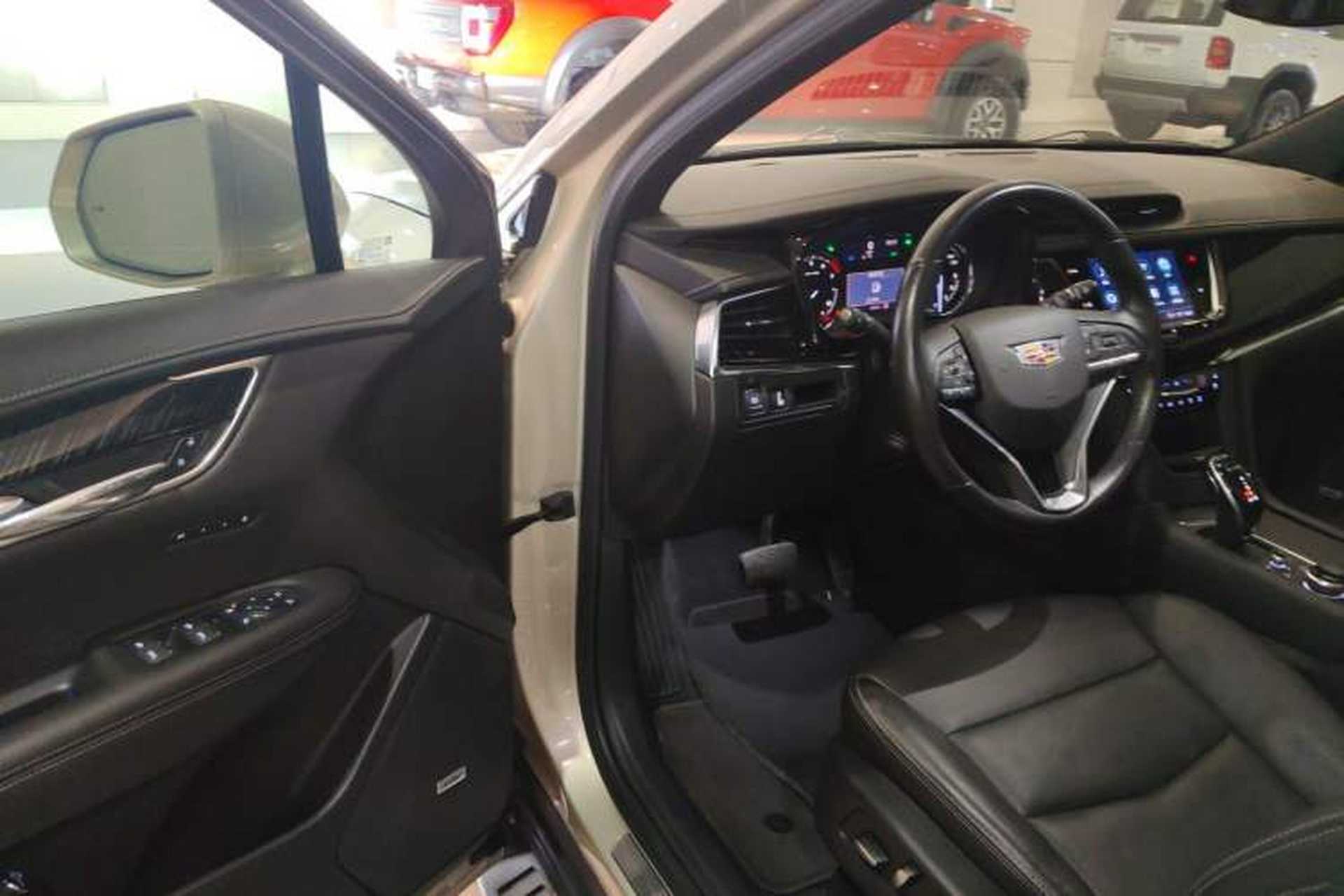 Used Cadillac XT6 2021 2.0T Six-Seater Four-Wheel-Drive Luxury Version Driver Seat
