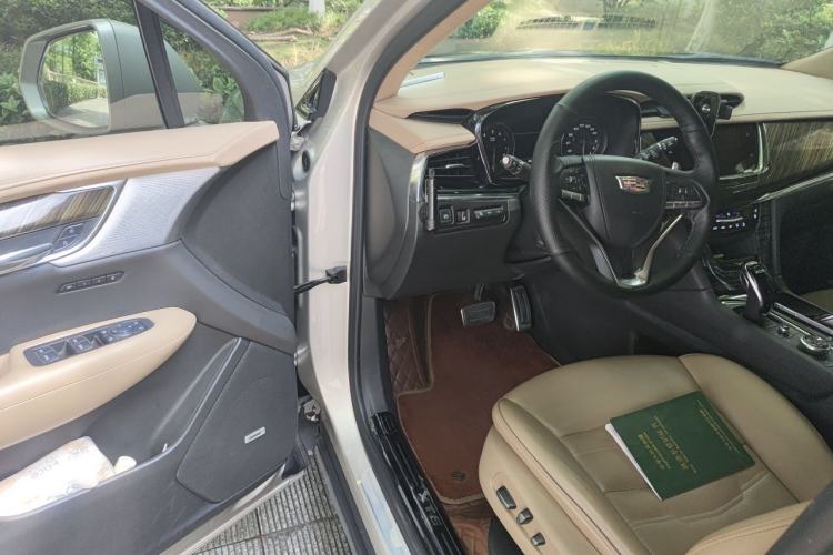Used Cadillac XT6 2021 2.0T Six-Seater Four-Wheel-Drive Platinum Edition Driver Seat