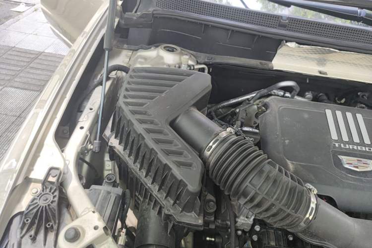 Used Cadillac XT6 2021 2.0T Six-Seater Four-Wheel-Drive Platinum Edition Engine Bay Right