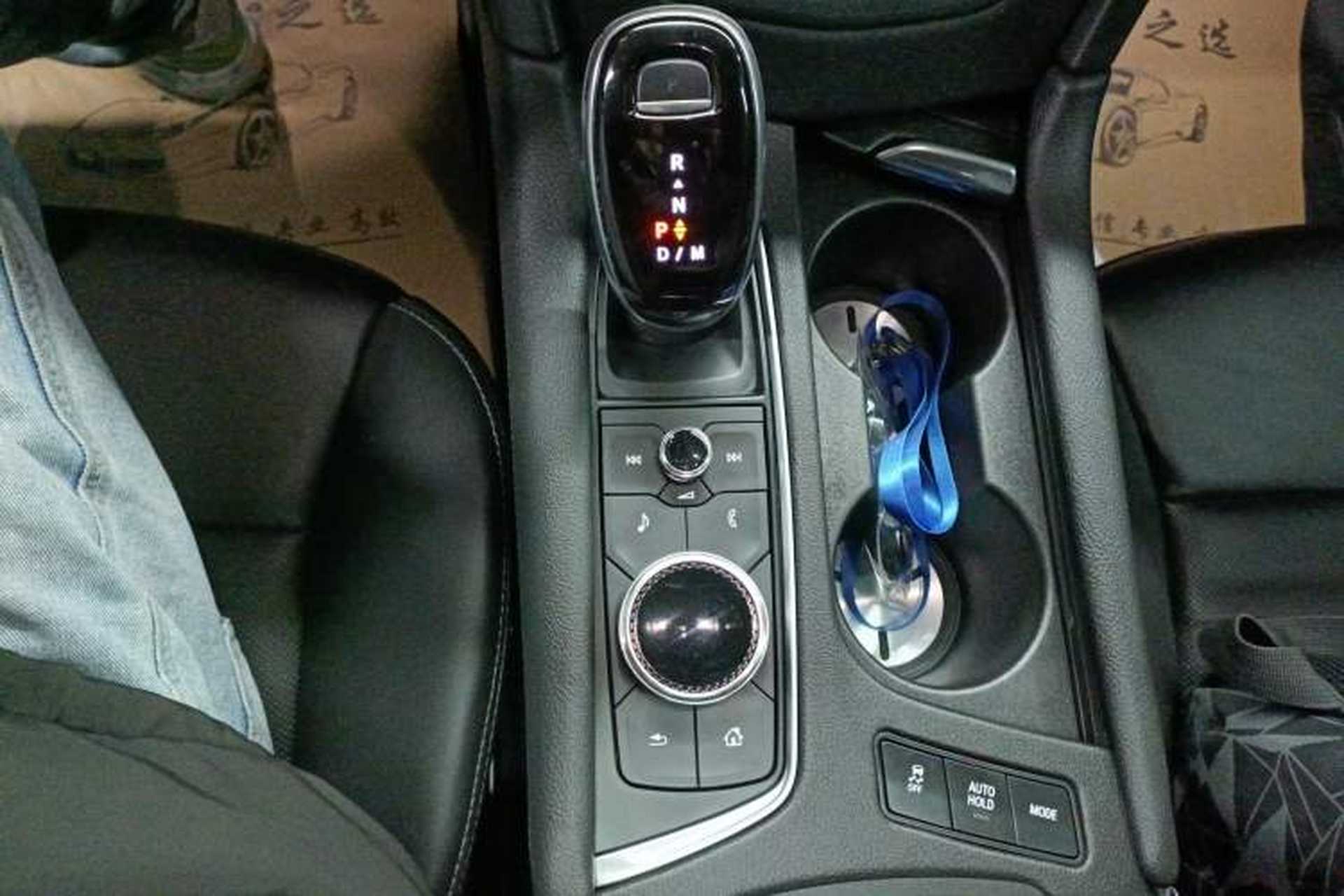 Used Cadillac XT6 2021 2.0T Six-Seater Four-Wheel-Drive Luxury Version Gear Lever