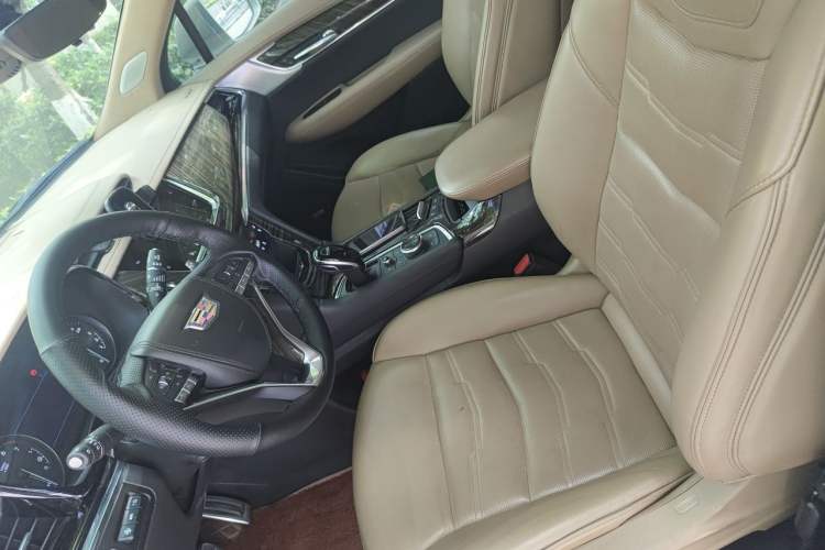 Used Cadillac XT6 2021 2.0T Six-Seater Four-Wheel-Drive Platinum Edition Left Front Seat