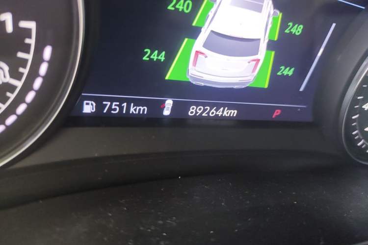 Used Cadillac XT6 2021 2.0T Six-Seater Four-Wheel-Drive Platinum Edition Odometer Close Up