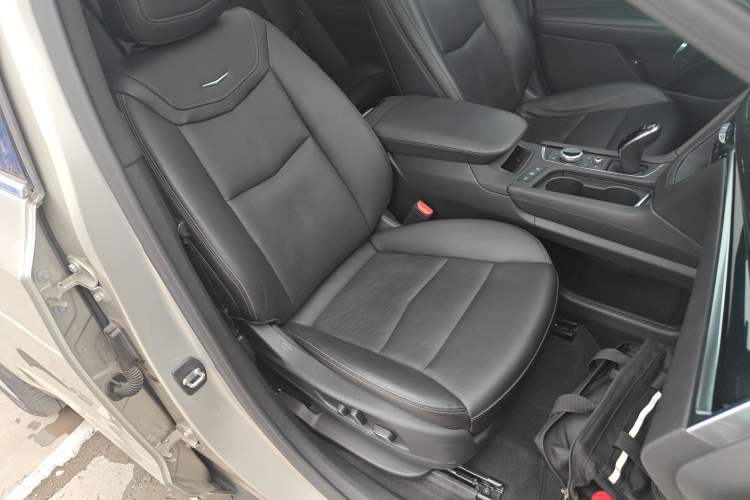 Used Cadillac XT6 2021 2.0T 7-Seater Four-Wheel Drive Luxury Version Right Front Seat