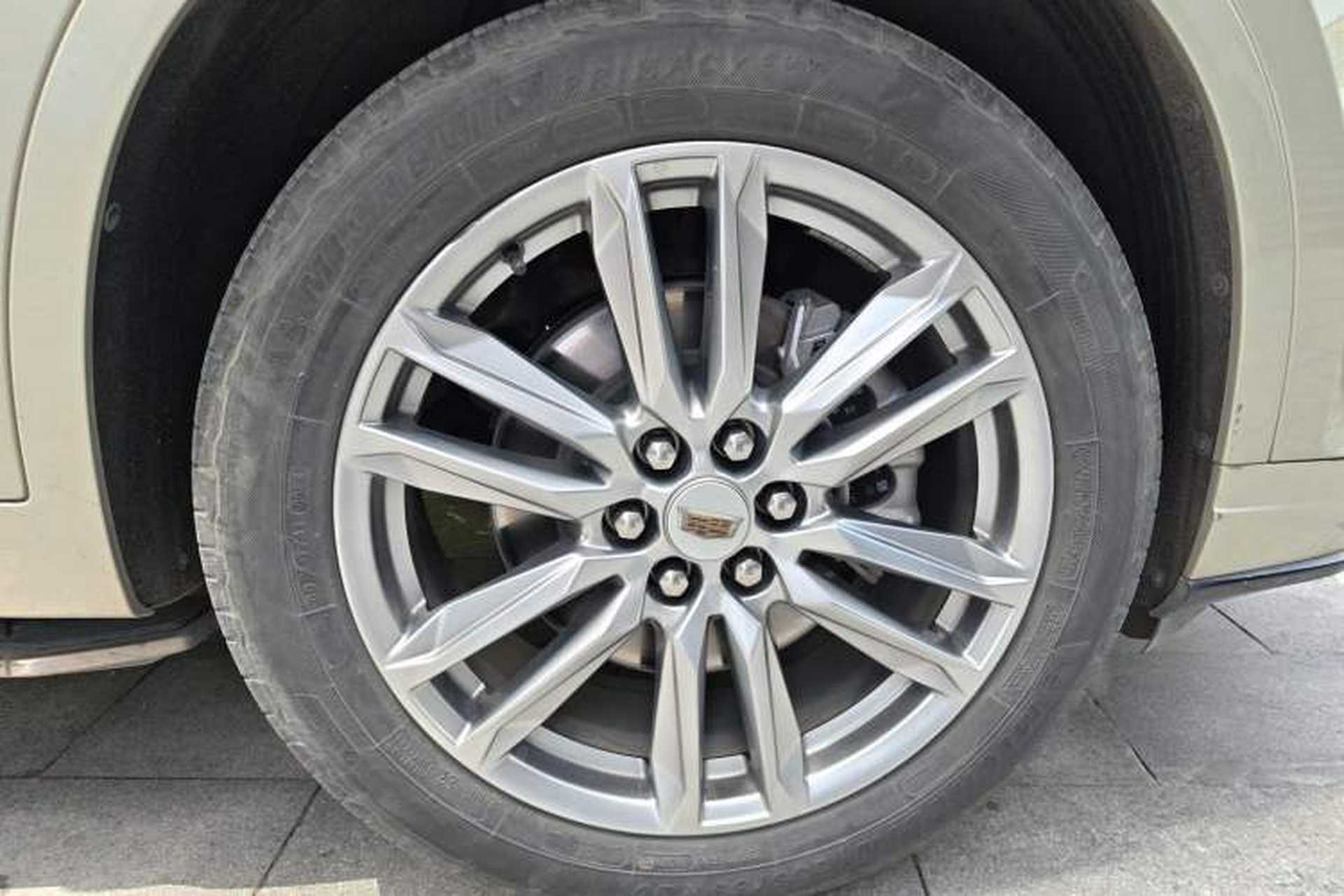 Used Cadillac XT6 2021 2.0T 7-Seater Four-Wheel Drive Luxury Version Right Front Wheel Hub