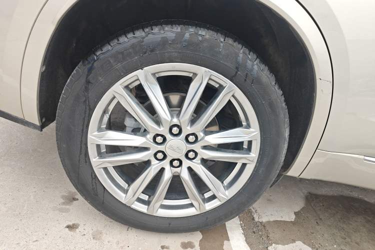 Used Cadillac XT6 2021 2.0T 7-Seater Four-Wheel Drive Luxury Version Right Rear Wheel Hub