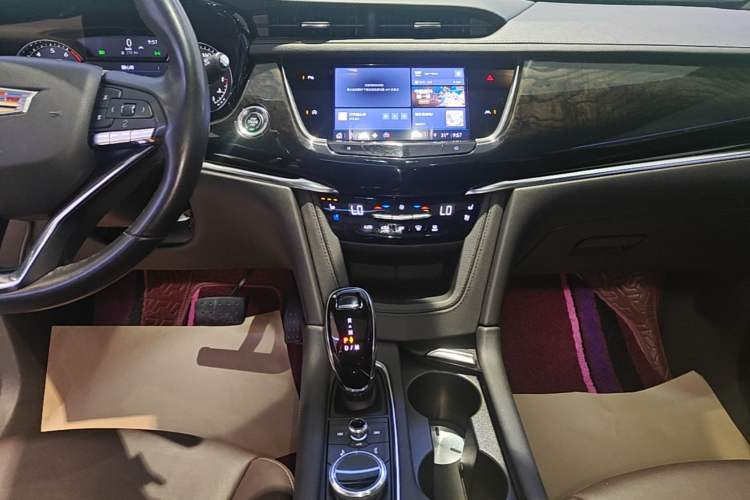 Used Cadillac XT6 2022 2.0T Six-Seater Four-Wheel Drive Luxury Version Audio And AC Panel