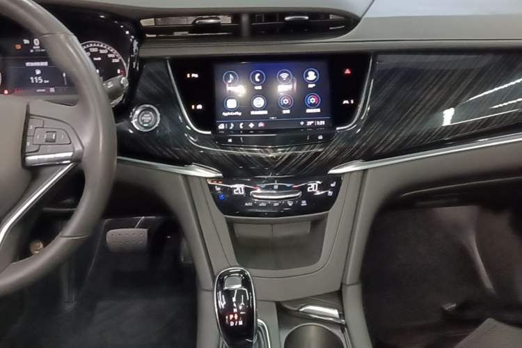 Used Cadillac XT6 2022 2.0T Six-Seater Four-Wheel-Drive Luxury Standard Edition Audio And AC Panel