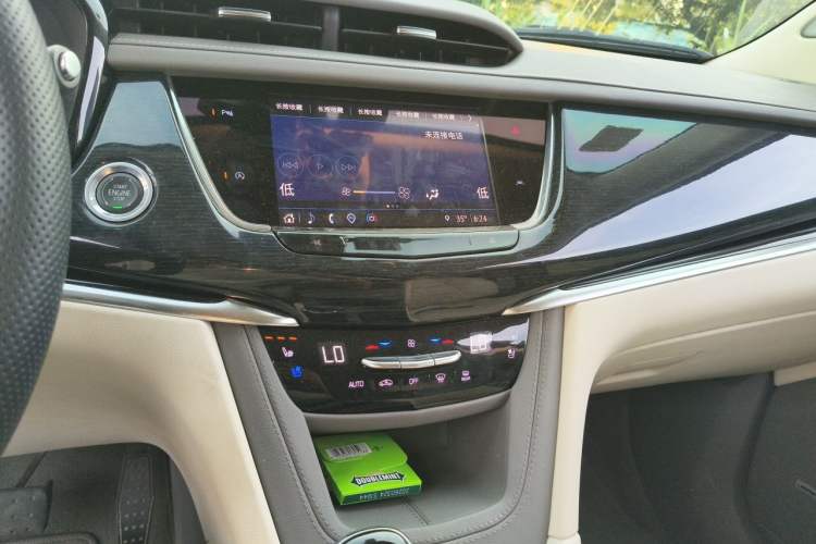 Used Cadillac XT6 2022 2.0T Six-Seater Four-Wheel Drive Luxury Version Audio And AC Panel