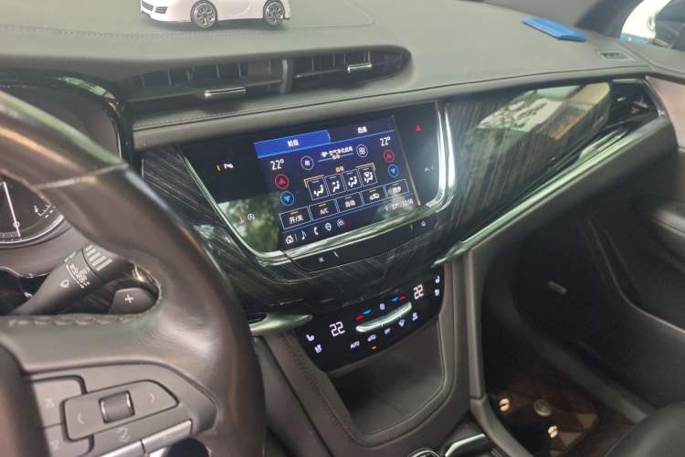 Used Cadillac XT6 2022 2.0T Six-Seater Four-Wheel Drive Luxury Version Audio And AC Panel