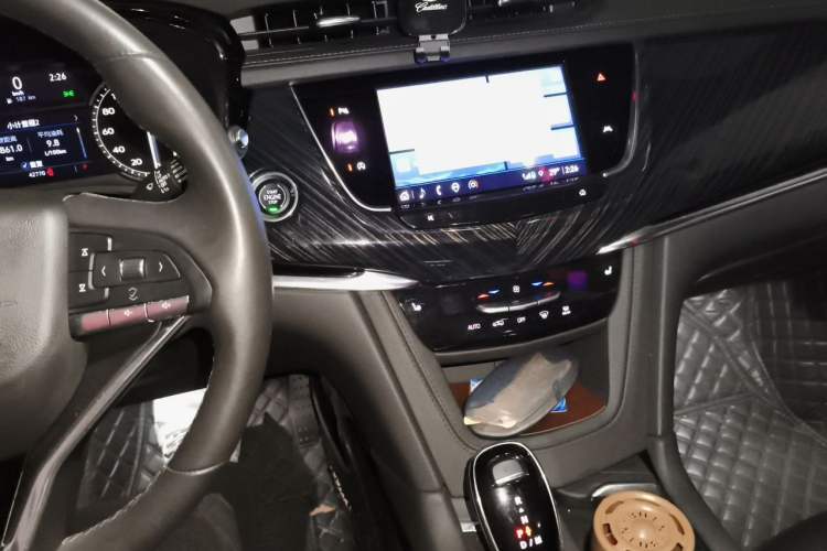 Used Cadillac XT6 2022 2.0T Six-Seater Two-Wheel-Drive Luxury Version Audio And AC Panel