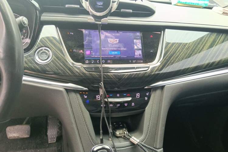 Used Cadillac XT6 2022 2.0T Six-Seater Four-Wheel-Drive Luxury Standard Edition Audio And AC Panel