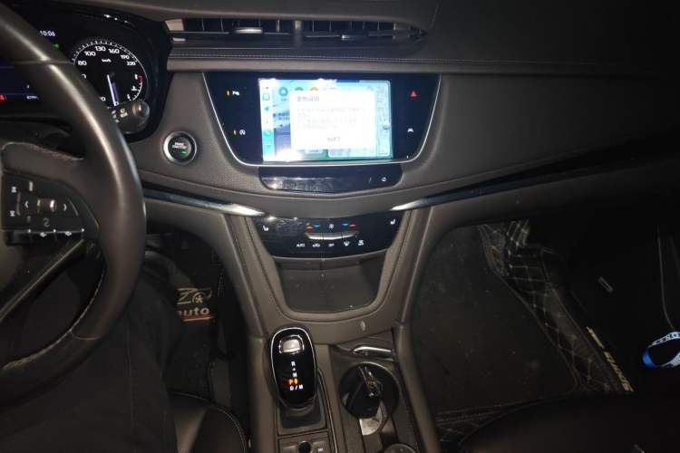 Used Cadillac XT6 2022 2.0T Six-Seater Four-Wheel-Drive Luxury Version Audio And AC Panel