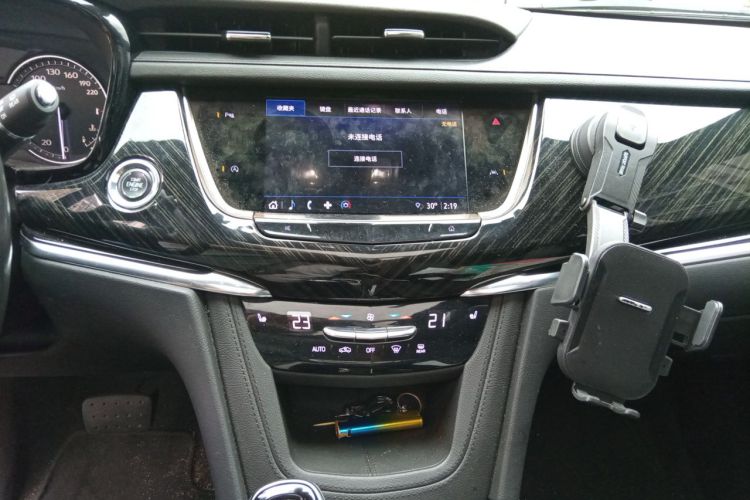 Used Cadillac XT6 2022 2.0T Six-Seater Two-Wheel-Drive Luxury Version Audio And AC Panel