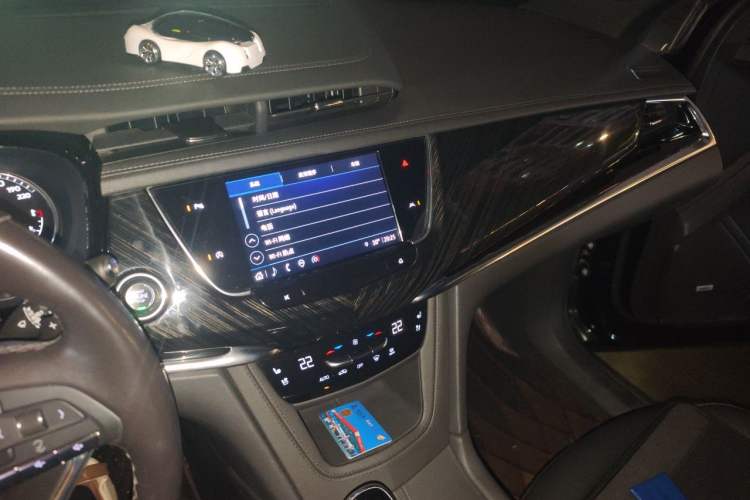 Used Cadillac XT6 2022 2.0T Six-Seater Four-Wheel Drive Luxury Version Audio And AC Panel