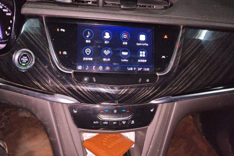 Used Cadillac XT6 2022 2.0T 7-Seater Two-Wheel Drive Luxury Version Audio And AC Panel