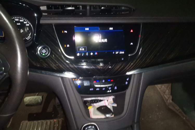 Used Cadillac XT6 2022 2.0T Six-Seater Four-Wheel-Drive Luxury Standard Edition Audio And AC Panel