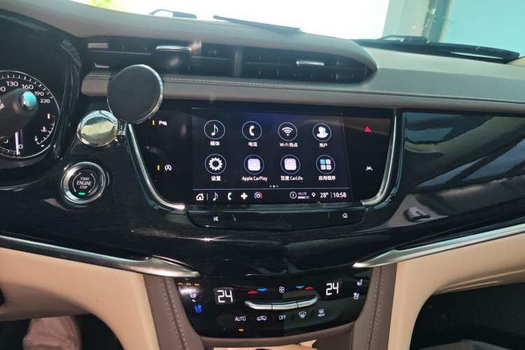 Used Cadillac XT6 2022 2.0T 7-Seater Four-Wheel Drive Luxury Version Audio And AC Panel