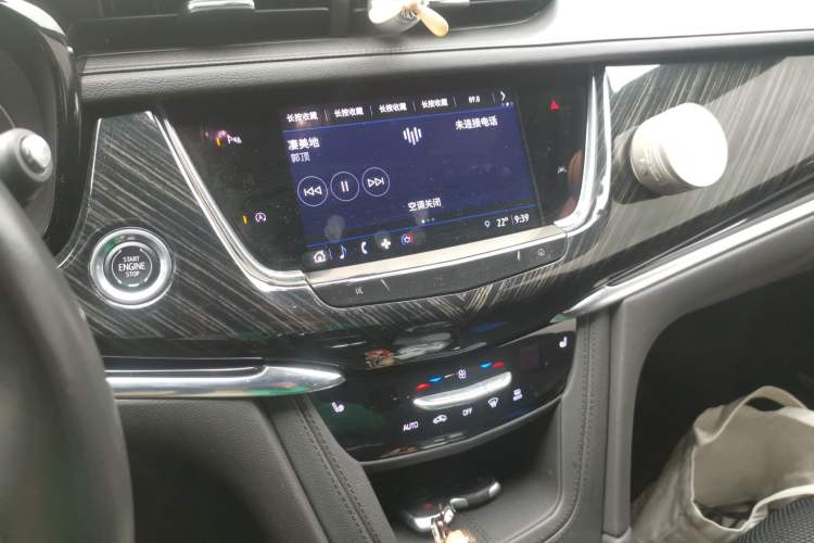 Used Cadillac XT6 2022 2.0T Six-Seater Two-Wheel-Drive Luxury Version Audio And AC Panel