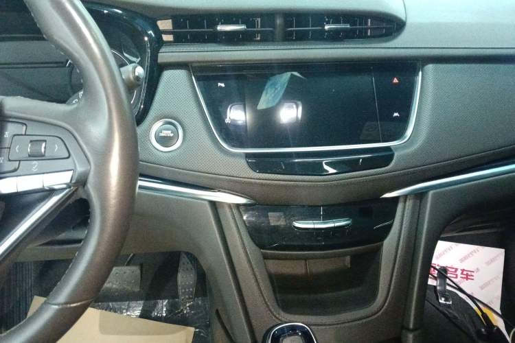 Used Cadillac XT6 2022 2.0T 7-Seater Four-Wheel-Drive Luxury Version Audio And AC Panel
