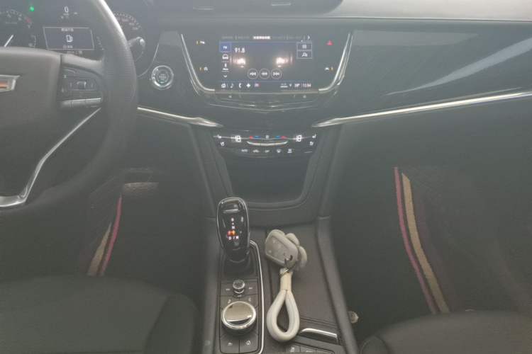 Used Cadillac XT6 2022 2.0T Six-Seater Four-Wheel Drive Luxury Version Audio And AC Panel