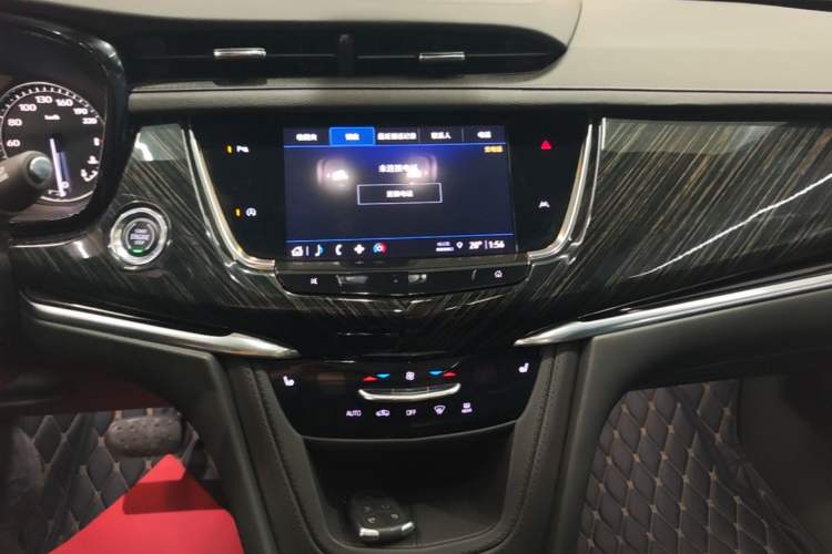 Used Cadillac XT6 2022 2.0T Six-Seater Two-Wheel-Drive Luxury Version Audio And AC Panel