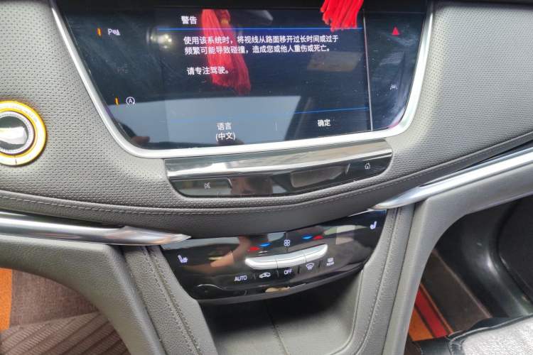 Used Cadillac XT6 2022 2.0T Six-Seater Four-Wheel-Drive Luxury Version Audio And AC Panel