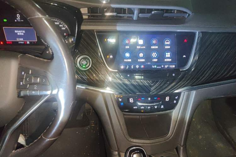 Used Cadillac XT6 2022 2.0T 7-Seater Four-Wheel Drive Luxury Version Audio And AC Panel