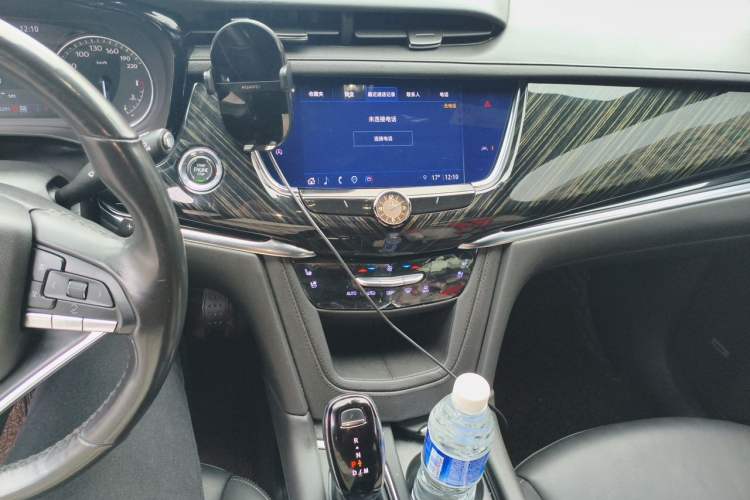Used Cadillac XT6 2022 2.0T Six-Seater Four-Wheel-Drive Luxury Standard Edition Audio And AC Panel