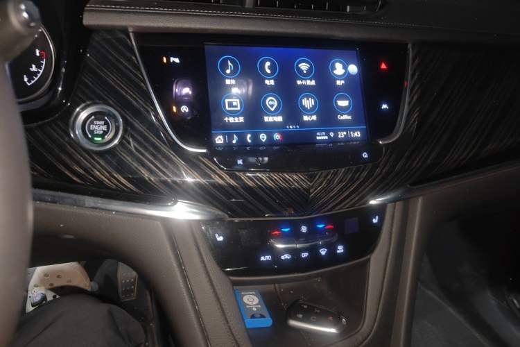 Used Cadillac XT6 2022 2.0T Six-Seater Two-Wheel-Drive Luxury Version Audio And AC Panel