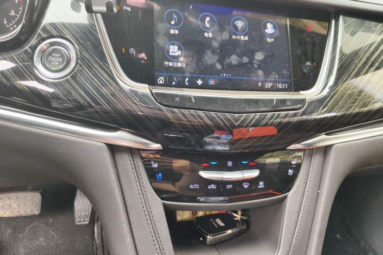 Used Cadillac XT6 2022 2.0T Six-Seater Four-Wheel-Drive Luxury Standard Edition Audio And AC Panel