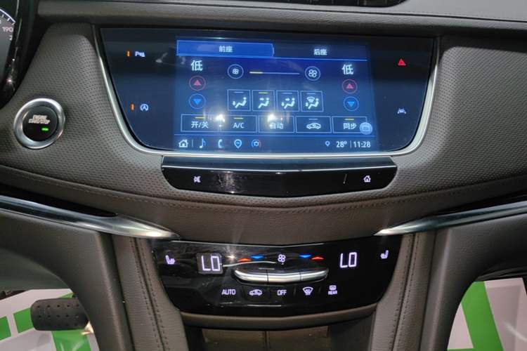 Used Cadillac XT6 2022 2.0T 7-Seater Four-Wheel-Drive Luxury Version Audio And AC Panel
