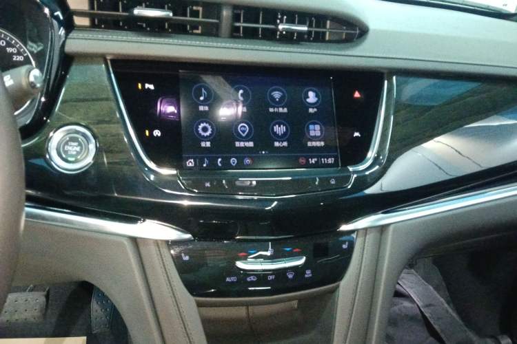 Used Cadillac XT6 2022 2.0T Six-Seater Two-Wheel-Drive Luxury Version Audio And AC Panel