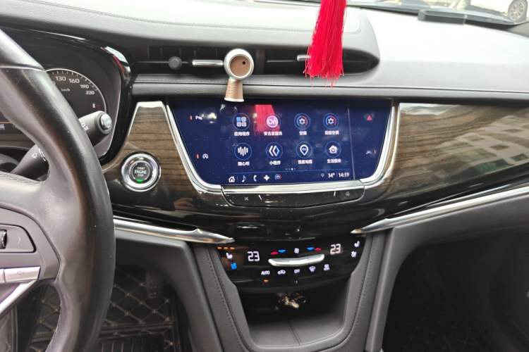 Used Cadillac XT6 2022 2.0T Six-Seater Four-Wheel Drive Luxury Version Audio And AC Panel