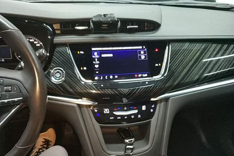 Used Cadillac XT6 2022 2.0T Six-Seater Four-Wheel Drive Luxury Version Audio And AC Panel
