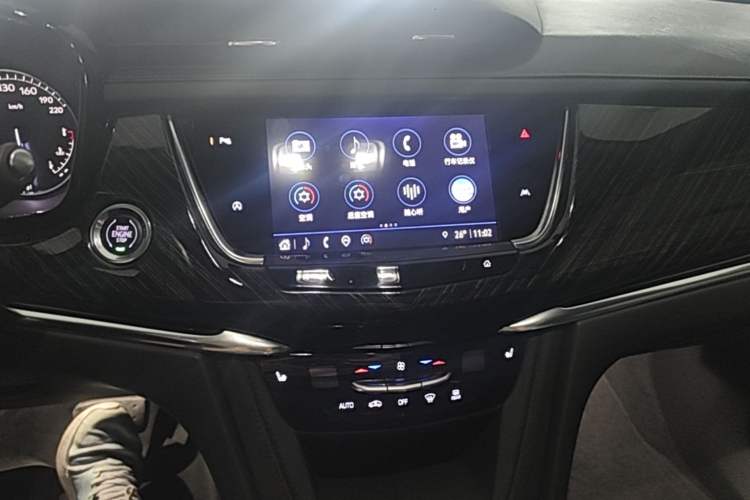 Used Cadillac XT6 2022 2.0T Six-Seater Two-Wheel-Drive Luxury Version Audio And AC Panel