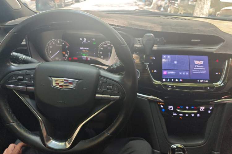 Used Cadillac XT6 2022 2.0T 7-Seater Four-Wheel Drive Luxury Version Audio And AC Panel