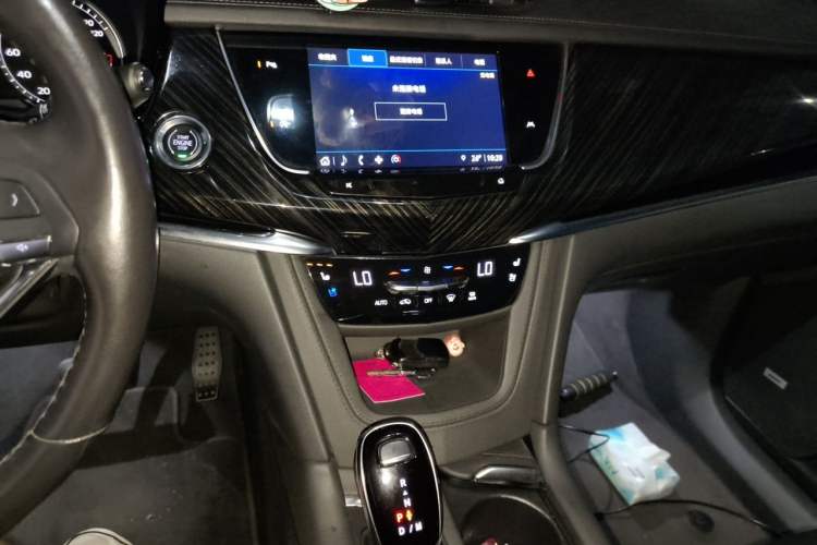 Used Cadillac XT6 2022 2.0T 7-Seater Four-Wheel Drive Luxury Version Audio And AC Panel
