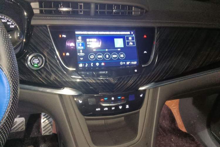 Used Cadillac XT6 2022 2.0T Six-Seater Two-Wheel-Drive Luxury Version Audio And AC Panel